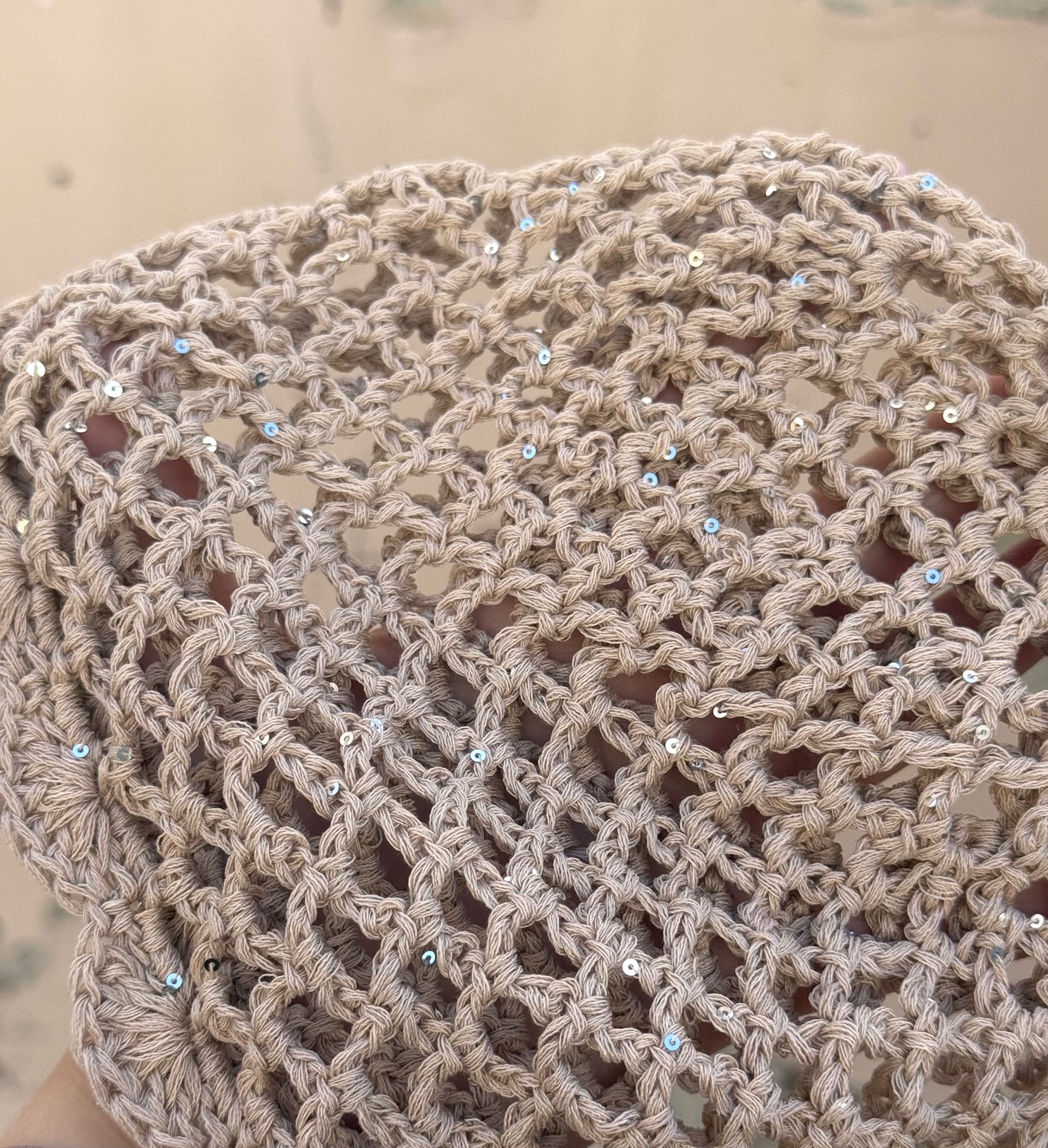 Gorro de Crochet con Micro Lentejuelas Topo