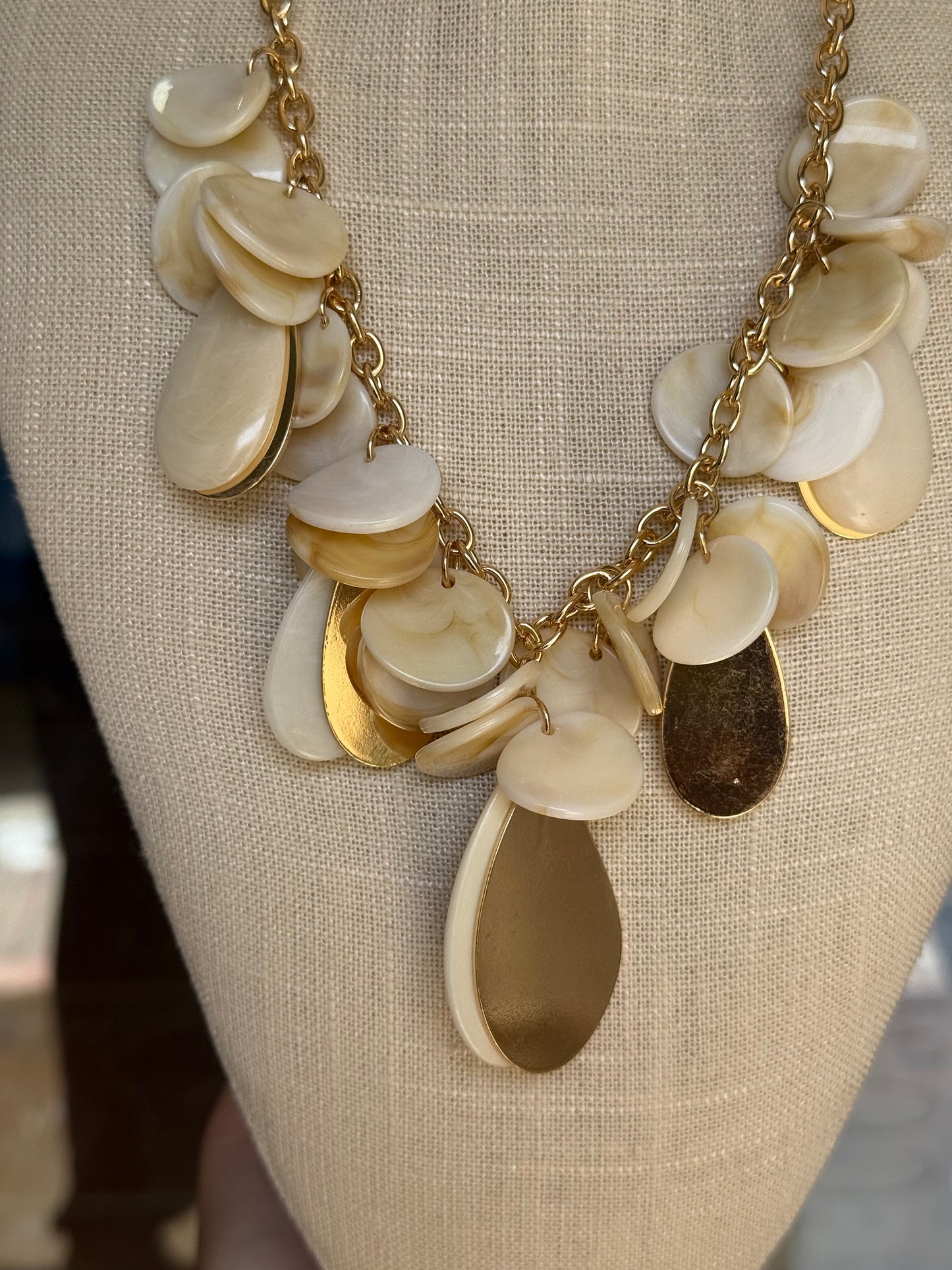 Collar Nácar Dorado