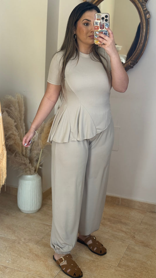 Conjunto Asimétrico Relax Fit Beige