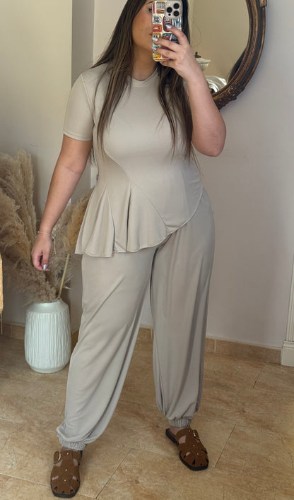 Conjunto Asimétrico Relax Fit Beige