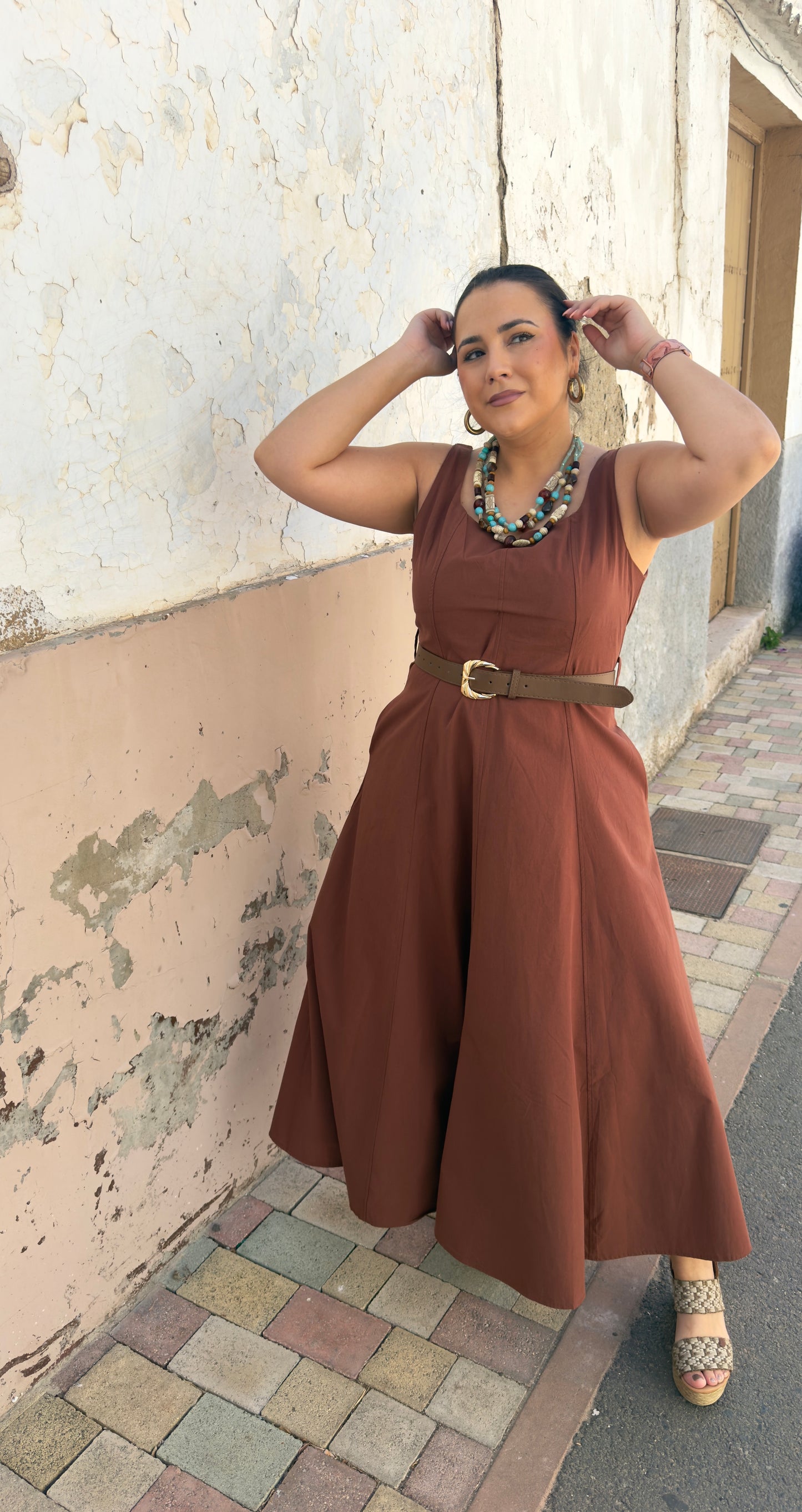 Vestido Midi con Cinturón Marrón