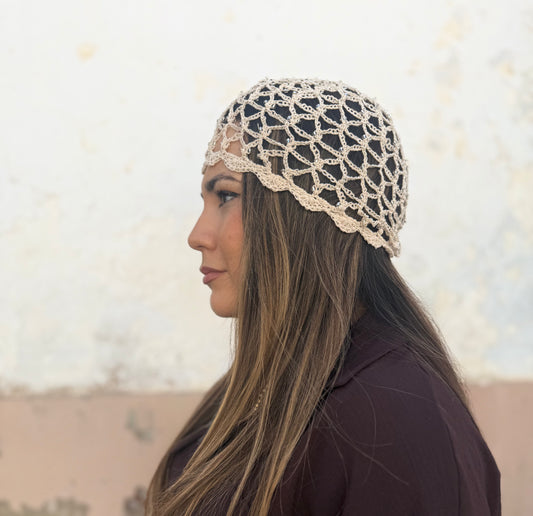 Gorro de Crochet con Abalorios Beige