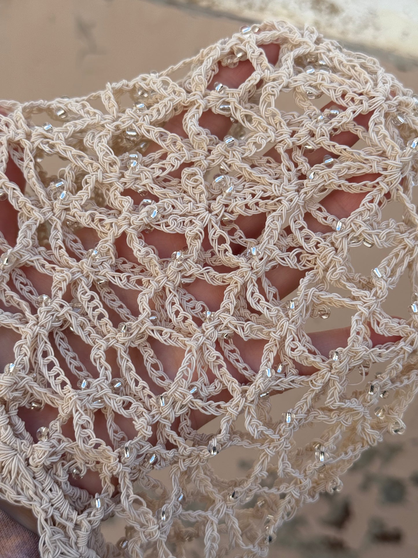 Gorro de Crochet con Abalorios Beige
