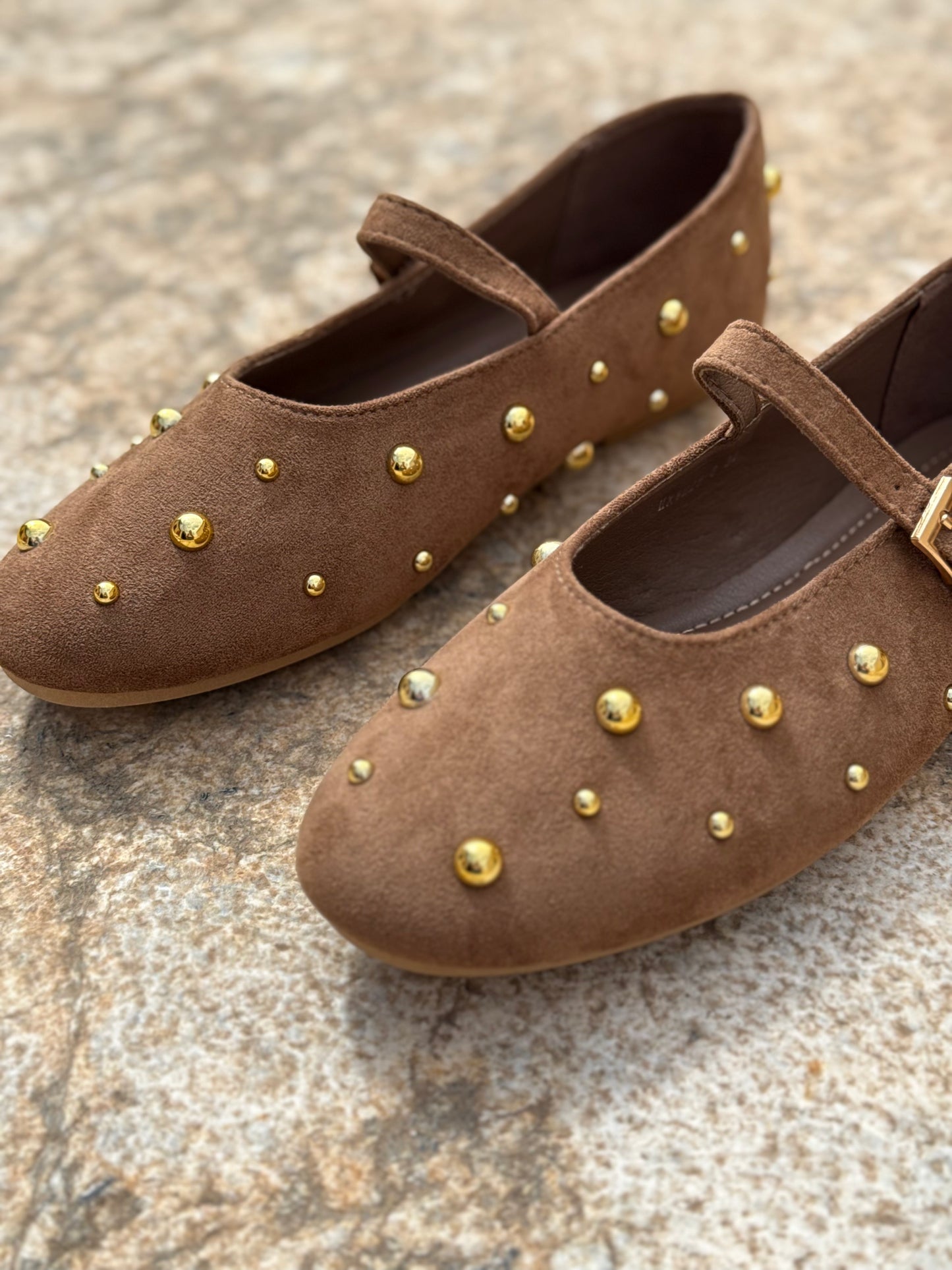 Bailarina Camel Tachuelas