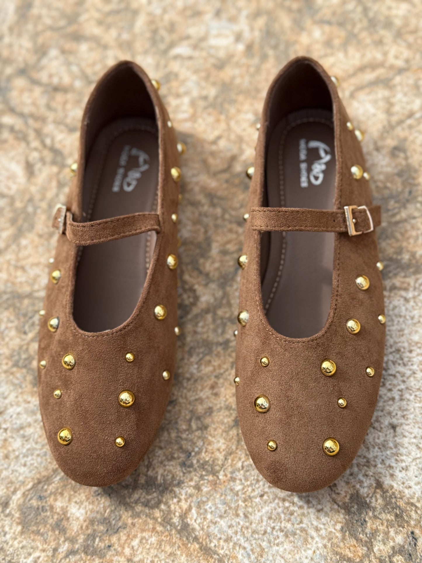 Bailarina Camel Tachuelas