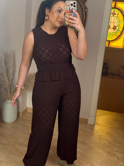 Conjunto Perforado Marrón