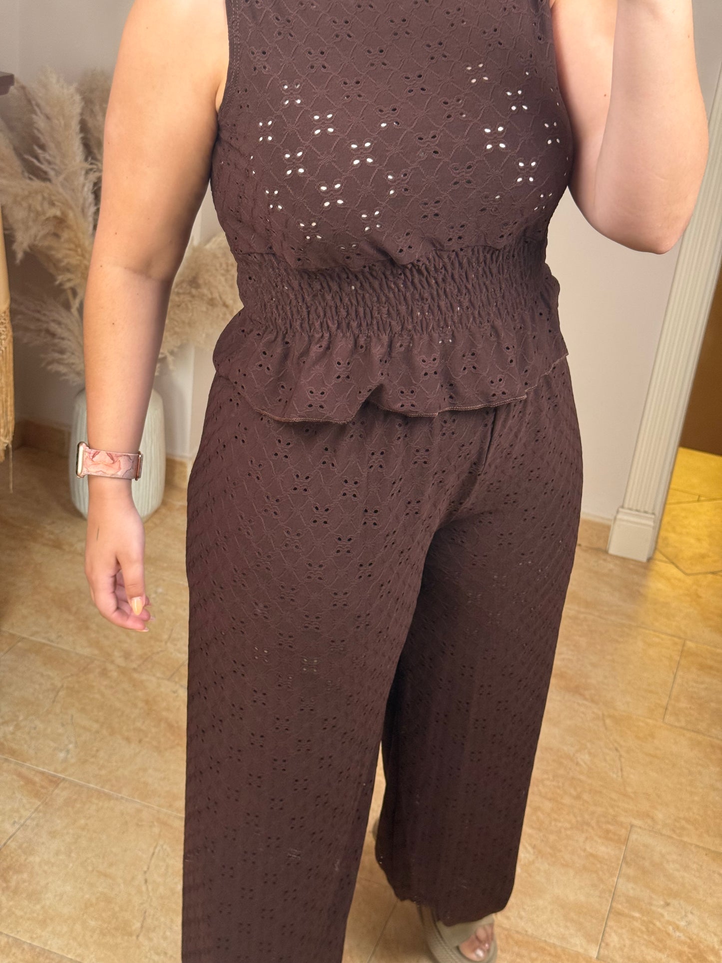 Conjunto Perforado Marrón