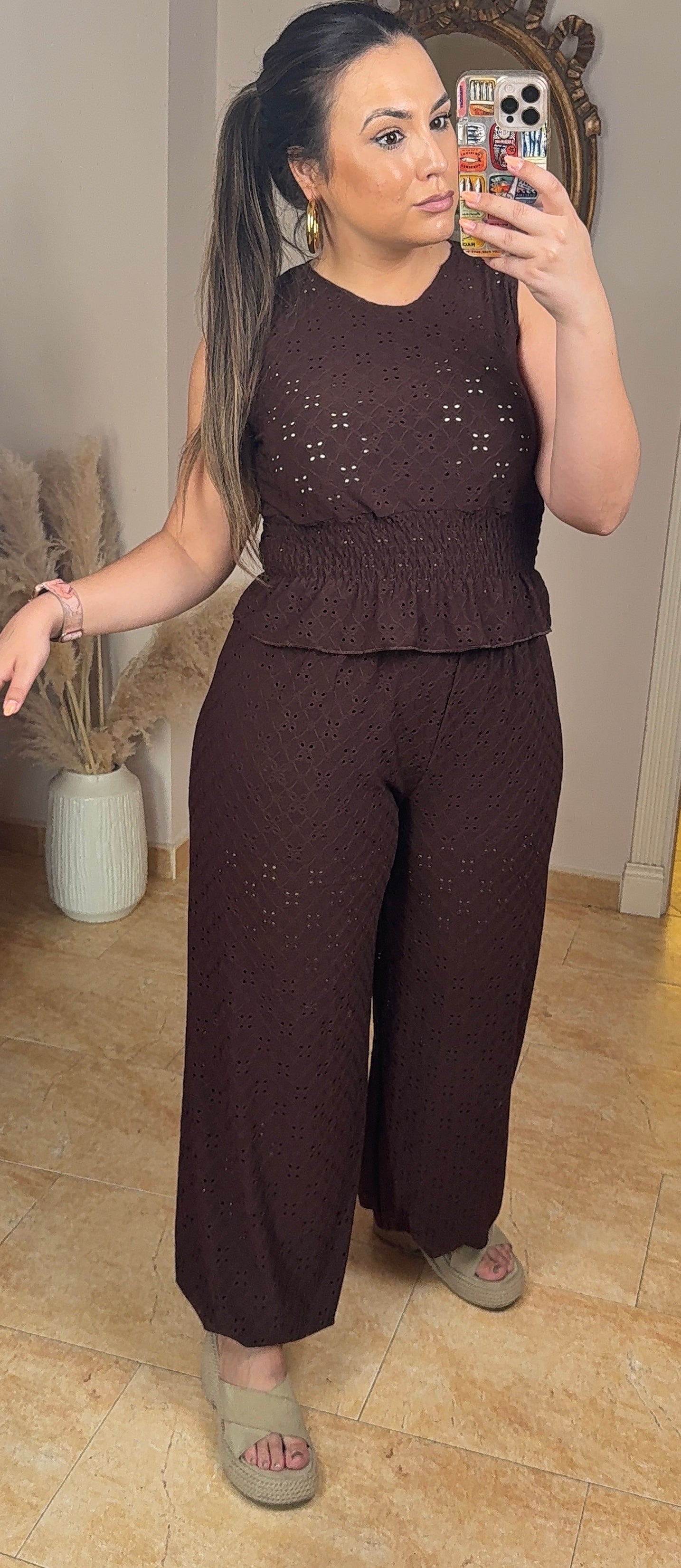 Conjunto Perforado Marrón