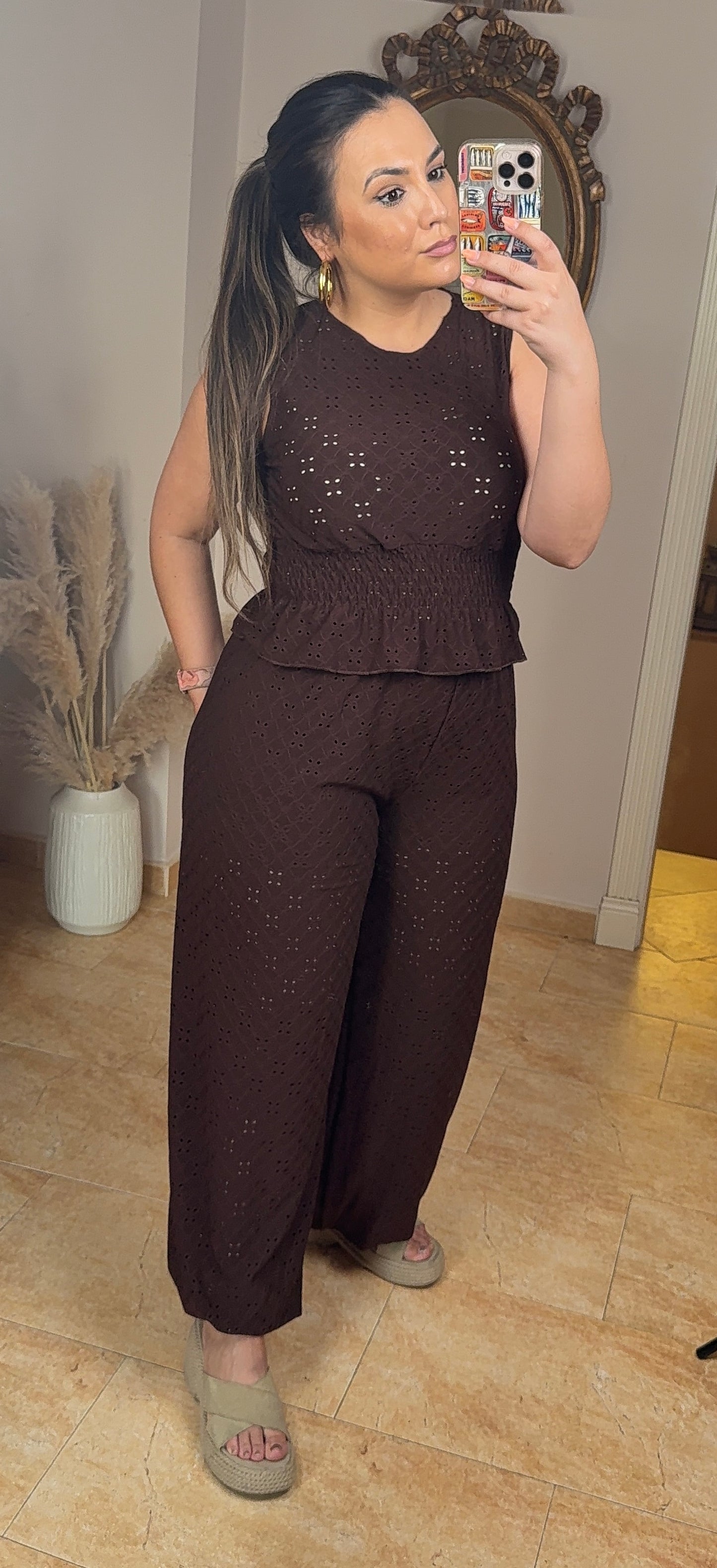 Conjunto Perforado Marrón