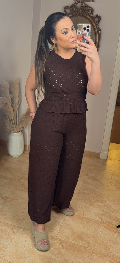 Conjunto Perforado Marrón