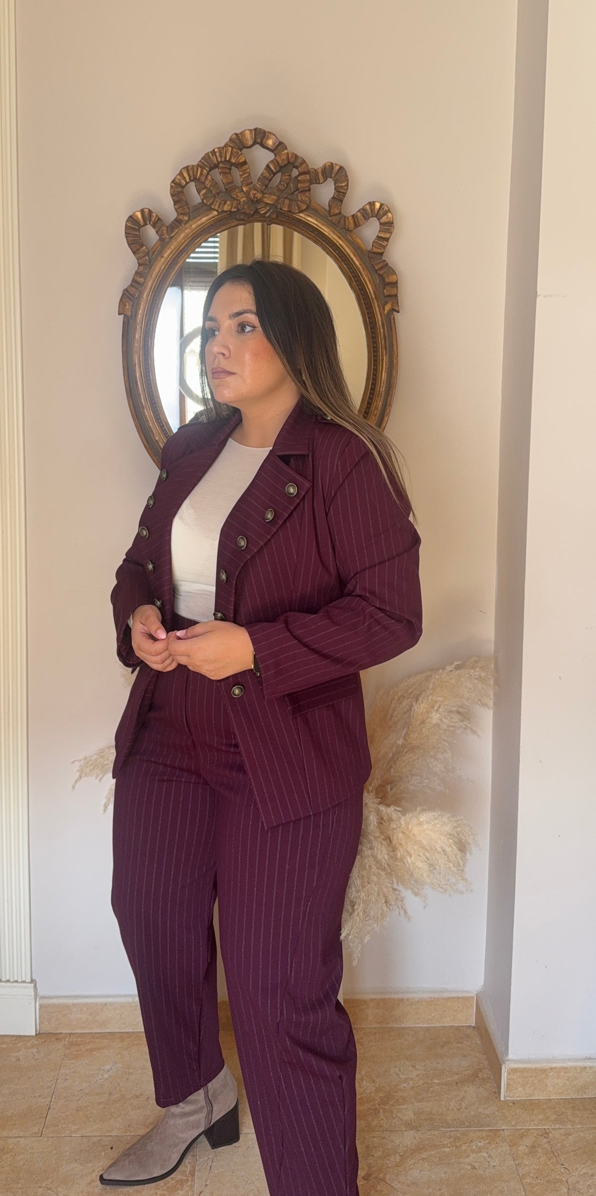 Traje Julieta Burdeos
