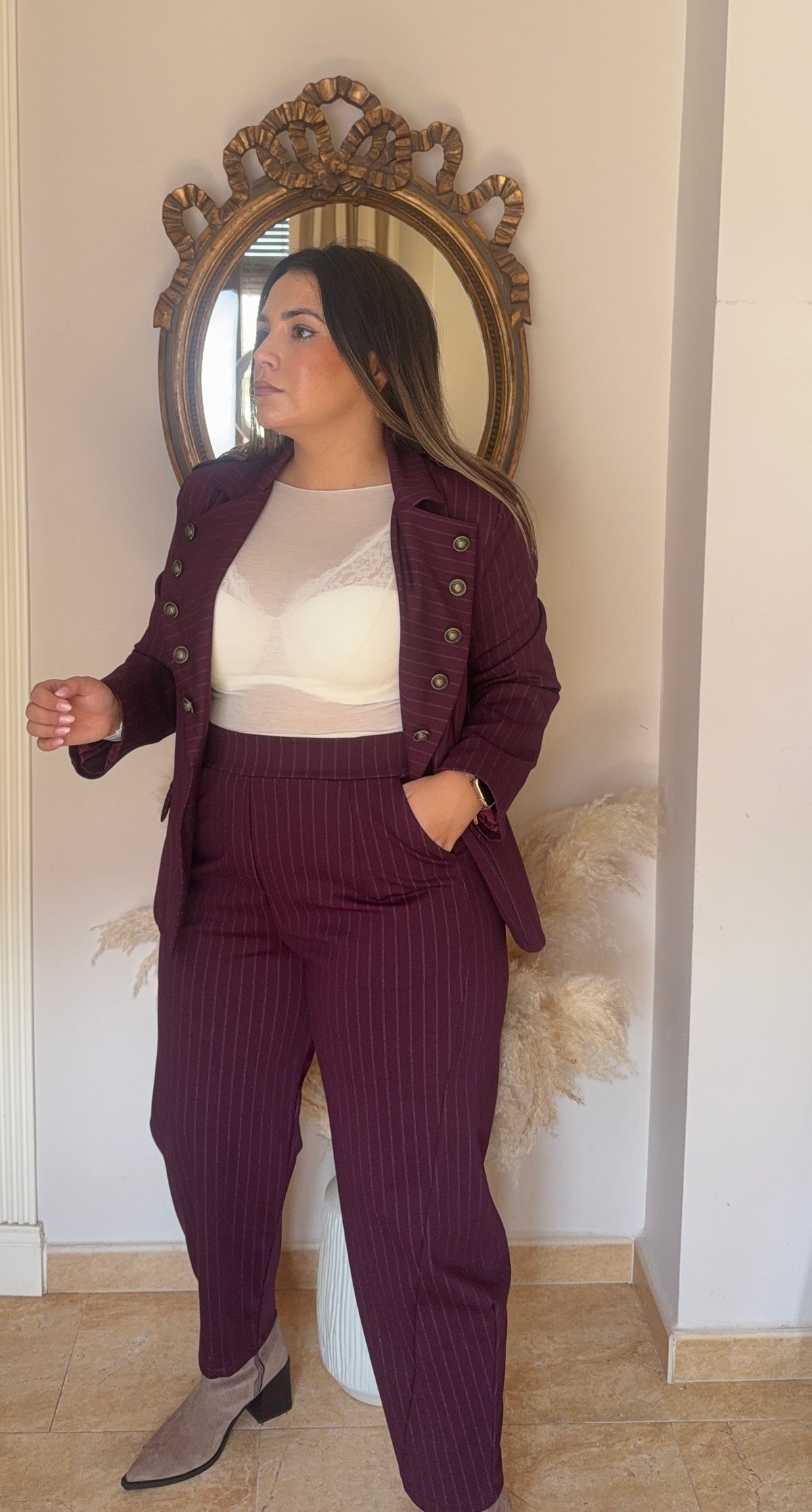 Traje Julieta Burdeos