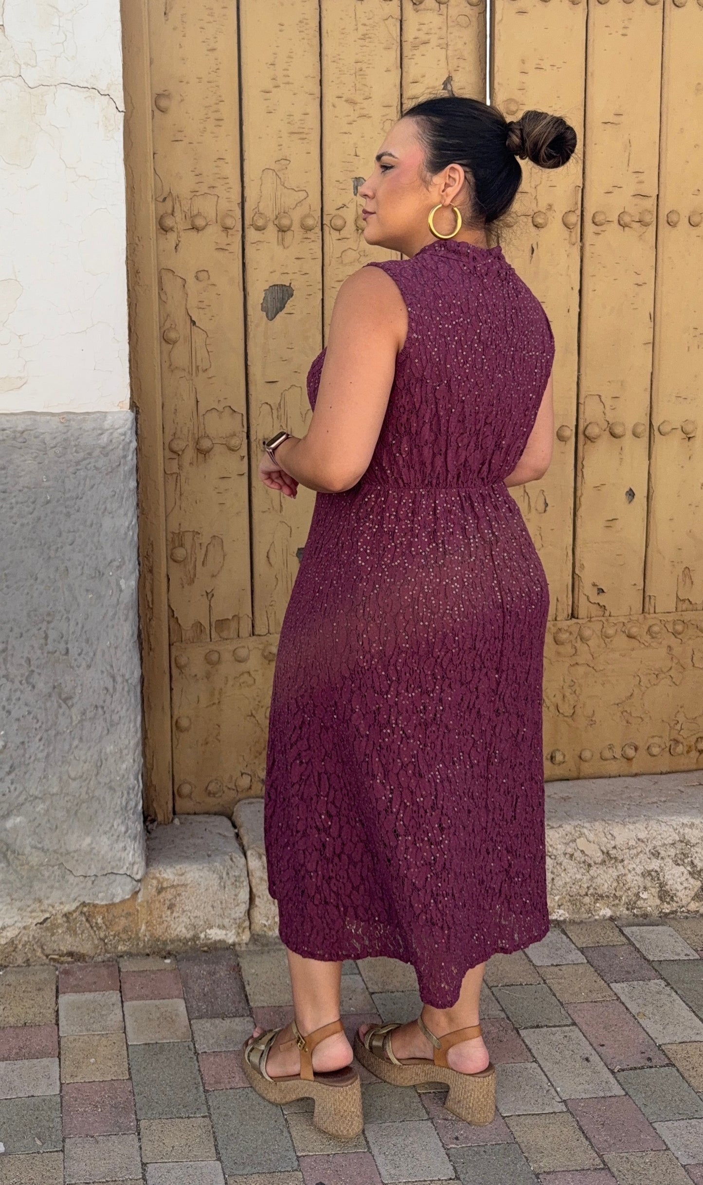 Vestido Midi de Encaje Berenjena con Lentejuelas