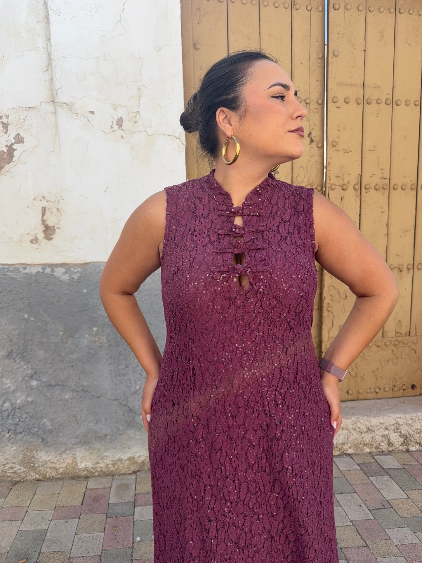 Vestido Midi de Encaje Berenjena con Lentejuelas