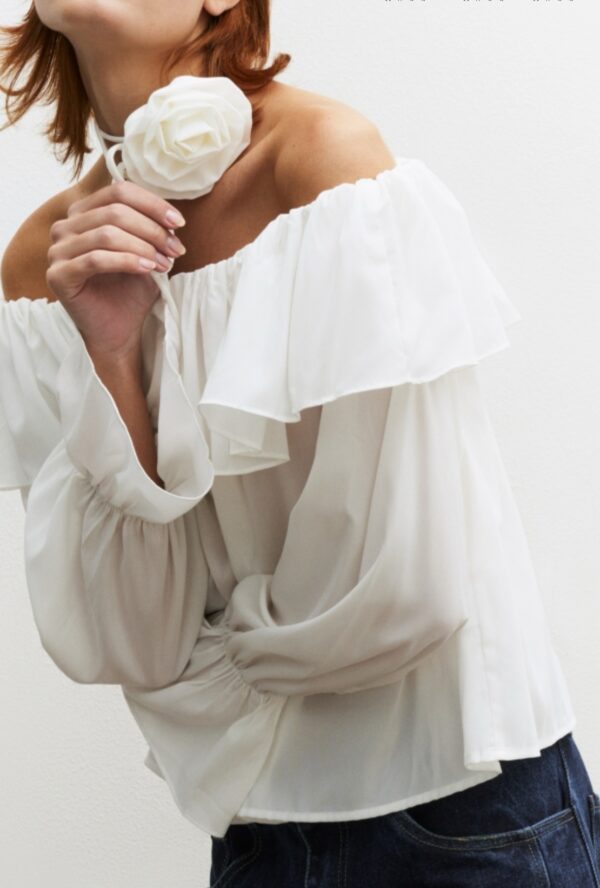 Blusa Romántica Con Flor