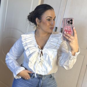 Blusa Blanca Volantes Ribete Celeste